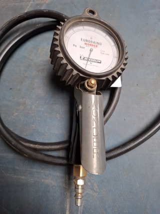 Pneumatische bandenspanningsmeter, Eurodainu, Wonder