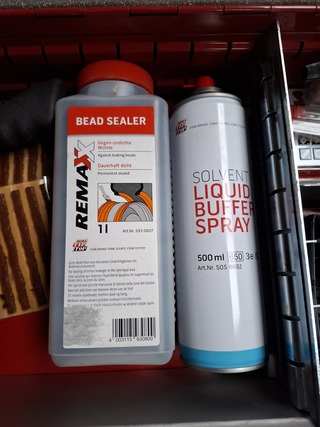 Metalen koffer met bandenreparatie materiaal, O.a. Remax