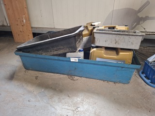 Lekbak met diverse vloeistoffen