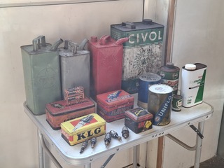 Diverse nostalgische olie en vloeistofkannen, o.a. Shell, Cantex, Bosc