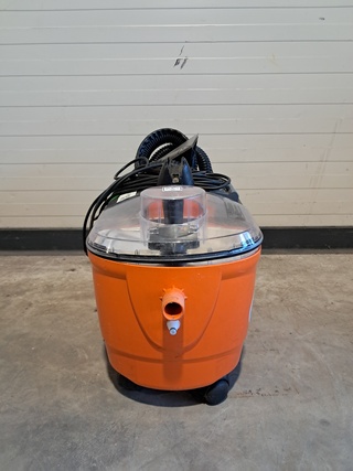 Tapijtreiniger – 230V Kärcher, Puzzi 100, bouwjaar 2011