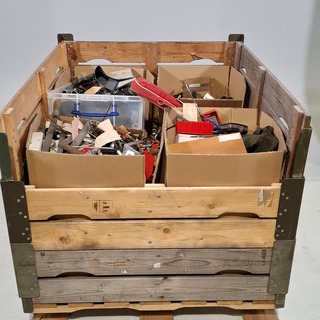 Partij diverse handgereedschap en garage inventaris