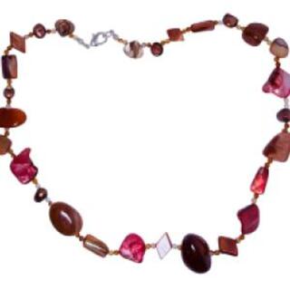 Schelp en zoetwaterparel collier