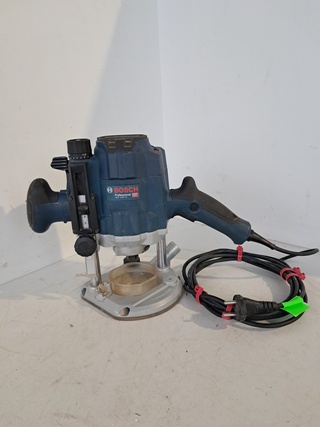 Bovenfreesmachine 230V Bosch, GOF 1250 CE, bouwjaar 2018