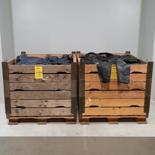 Partij lederen jassen en broeken