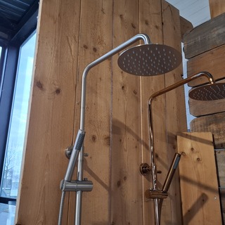 Regendoucheset, RVS geborsteld