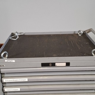 Gereedschapswagen met inhoud, Lista