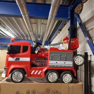 2x Elektrische brandweerauto Rood