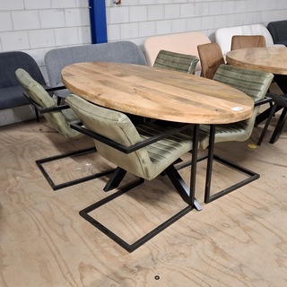 Ovale eetkamertafel met 4x stoel