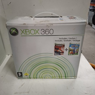 2x Xbox 360 met 14 games en 3x controller