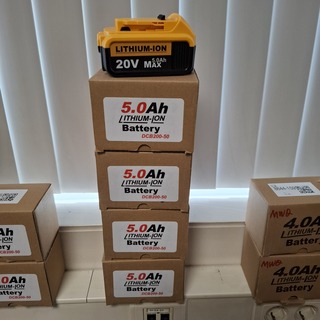 4x Accu 20V – 5.0Ah DCB200-50