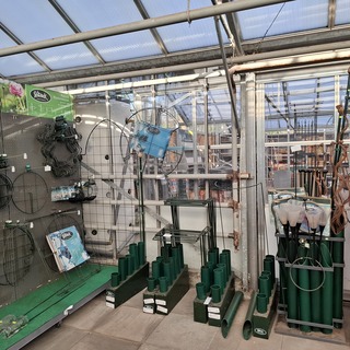 Partij plantensteunen en toebehoren o.a. Peacock