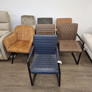 7x Eetkamerstoel en 1x barkruk