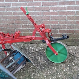 Nostalgische cultivator en verkruimelrol