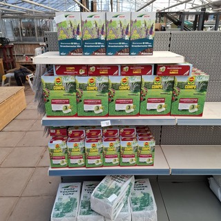 Partij gazonmeststof Compo, DCM