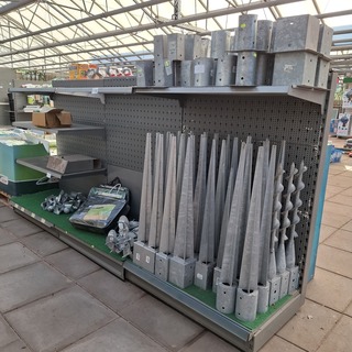 Partij paalhouders o.a. Hillhout