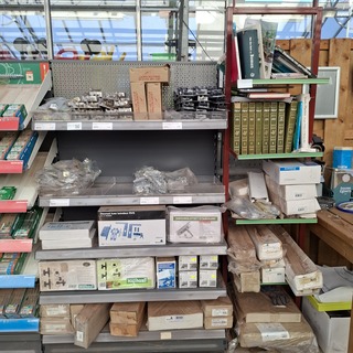 Assortiment deurbeslag o.a. Hillhout