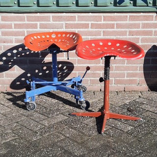 2x Nostalgische kruk met panzitting