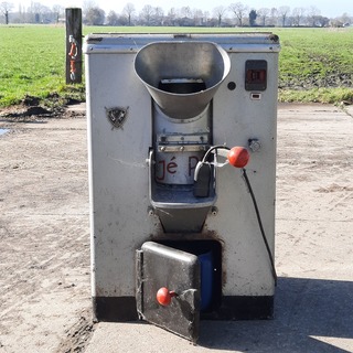 Aardappelschilmachine