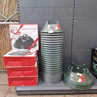 Ca. 32x Kerstboomstandaard, O.a. Elho