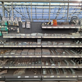 Assortiment ijzerwaren o.a. Abus