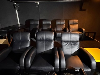 Complete bioscoopset, Met Dolby 7.1 en professioneel JBL Surroundspeak