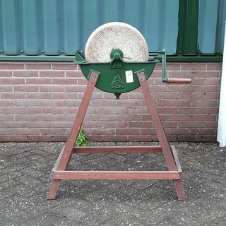 Nostalgische maaimes slijpinrichting