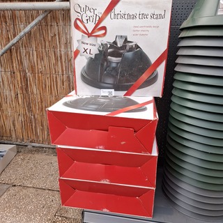 Ca. 32x Kerstboomstandaard, O.a. Elho