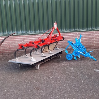 2x nostalgische schoffelapparaat