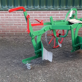 2-Schaar rondgaande paarden ploeg, 1956