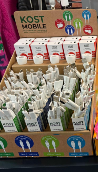 Ca. 630x Opladers en accessoires in toonbankdoos, Kost Mobile