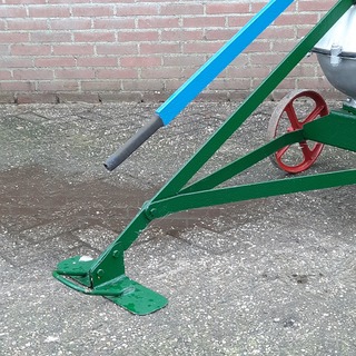 Nostalgische mestpomp, handbediend