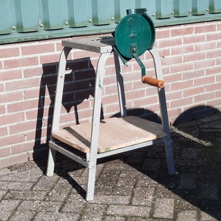 Maiskolvenpeller op onderstel