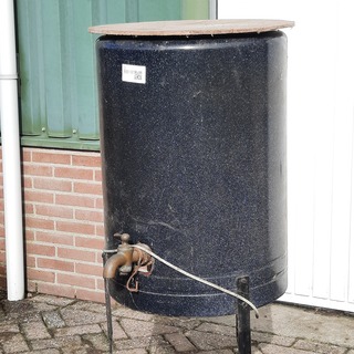 Nostalgische kunstmelkmenger