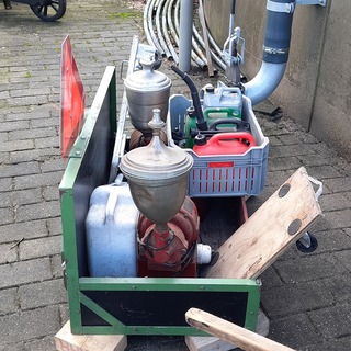 Hefgedragen transportbak met inhoud