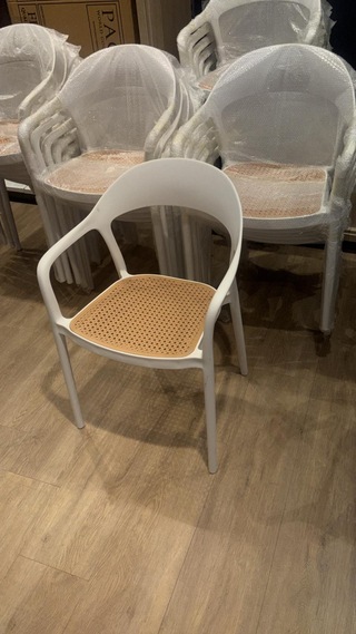 Ca. 100x Stapelstoel Paco, wit/beige