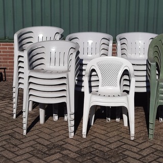 Partij tuinstoelen