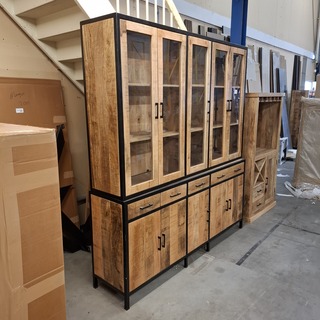 Buffetkast, mangohout