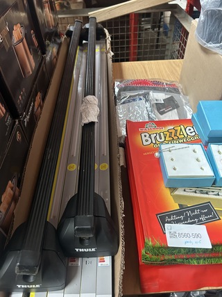 Partij w.o. dakdragers, LED buis, BBQ W.o. Thule