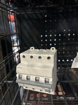 7x Aardlekautomaat 16A 30mA B-kar 3P+N Siemens, 5SU13466FP16