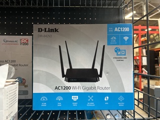 27x Partij elektronica w.o. smart indoor camera W.o. Qnect