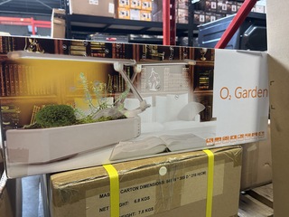 3x Tafelplantentuin met leeslampje en zuurstofcirculatiesysteem OPCOM,