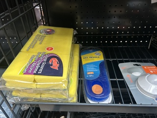 Partij elektronica en diverse artikelen w.o. inlegzooltjes W.o. Ledvan