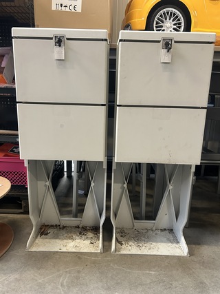 2x Componenten voetpadkast, schakelkast ABB, EH PEDESTAL