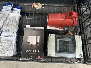 Partij meterkast accessoires en elektronica w.o. bewegingsdetector W.o