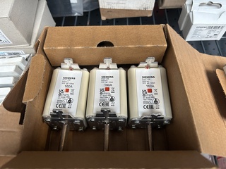 Partij meterkast toebehoren w.o. smelt- en mespatronen en magneetschak