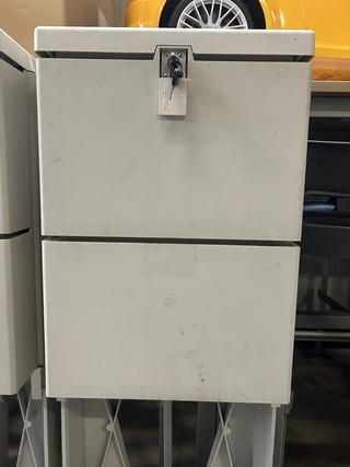 2x Componenten voetpadkast, schakelkast ABB, EH PEDESTAL