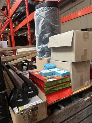 Partij w.o. dakdragers, LED buis, BBQ W.o. Thule