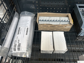 20x Installatiemateriaal en elektronica W.o. Siemens, Aritech, Phillip