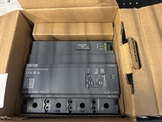 8x Meterkast toebehoren w.o. aardlekschakelaar, kabel- en geleider bev